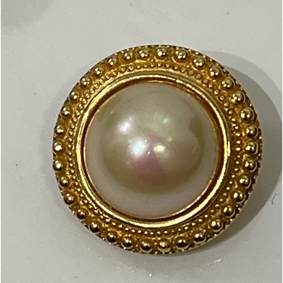 Vintage Christian Dior Pearl/Gold Clip on Earrings - Picture 2 of 10